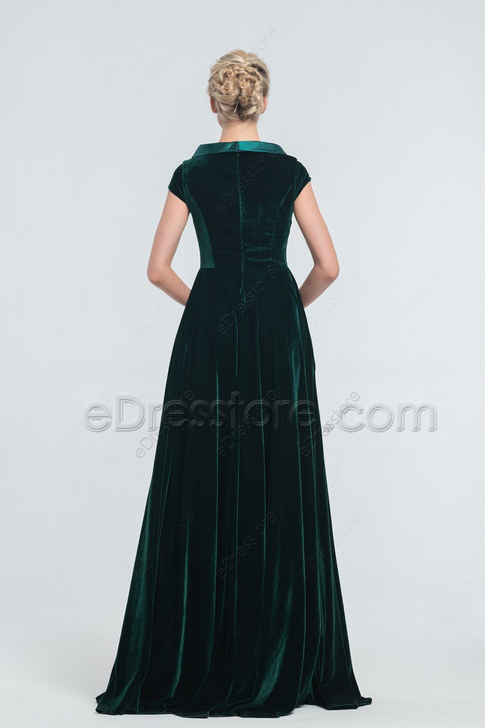 Dark Green Modest Velvet Bridesmaid Dresses with Pockets